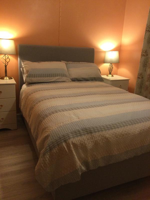 Silentnight Abbeydale pocket sprung mattress with grey ottoman bed