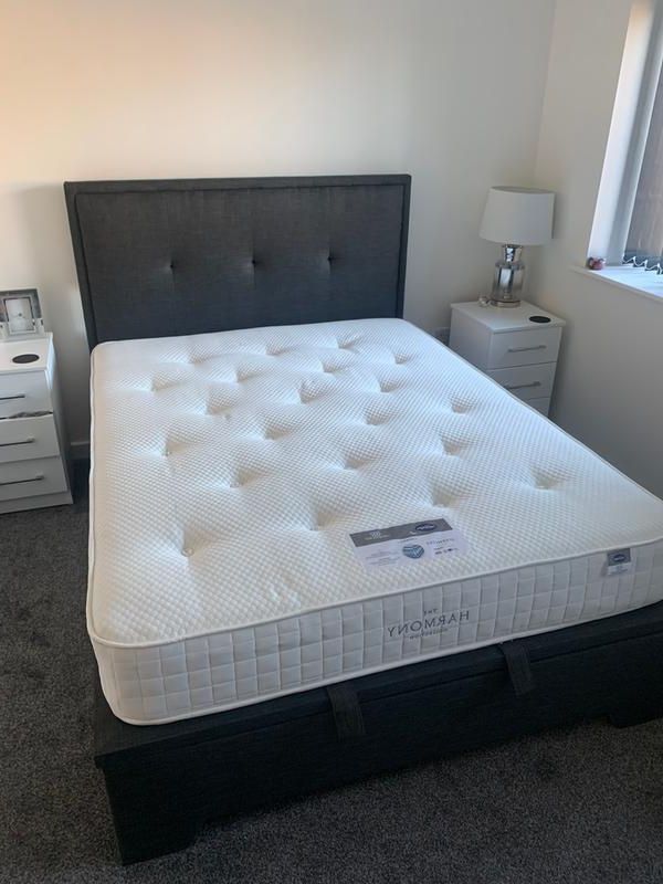 Silentnight Heaton Pocket Sprung Mattress tufted sleep cover