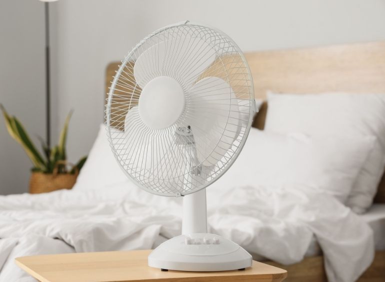 use a fan in bedroom to remove new mattress smell